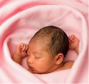 新生宝宝样貌特征_为什么新生儿看起来怪怪的?