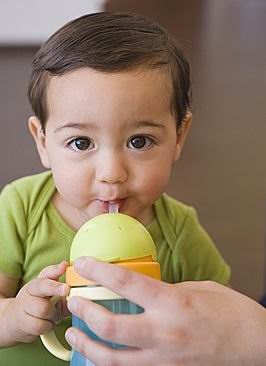婴儿不爱喝水怎么办？如何让宝宝爱上喝水？