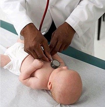 如何从医生动作看懂宝宝体检时的细节？