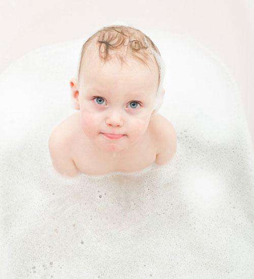 用奶水给宝宝洗脸好吗？用母乳洗宝宝的脸能变白吗